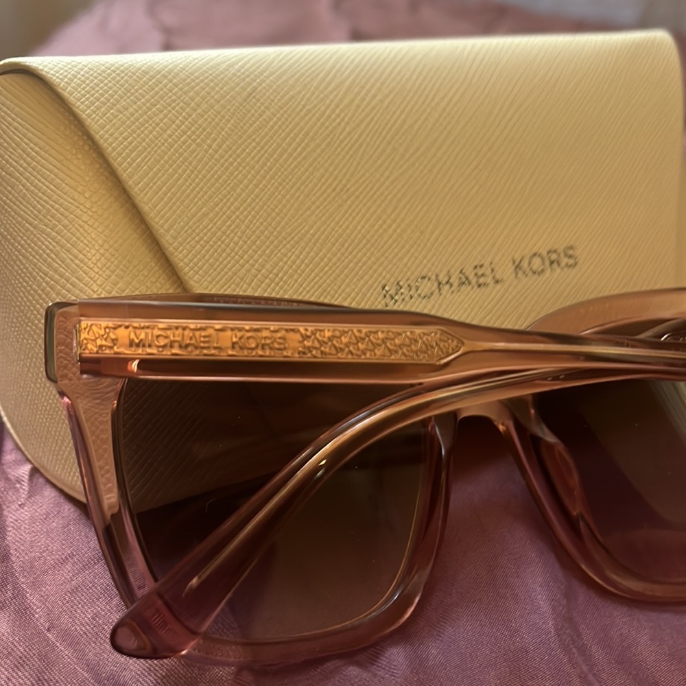 Michael Kors San Marino style sunglasses - Picture 4 of 4